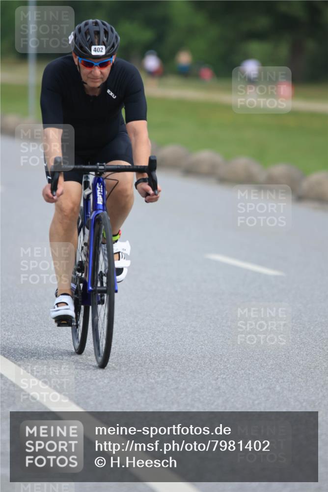 15.06.2025 - 27. Vierlanden-Triathlon H.Heesch http://msf.ph/oto/7981402 15.06.2025 10:47:45 Radfahren 168, 172, 396, 402, 1397 meine-sportfotos.de