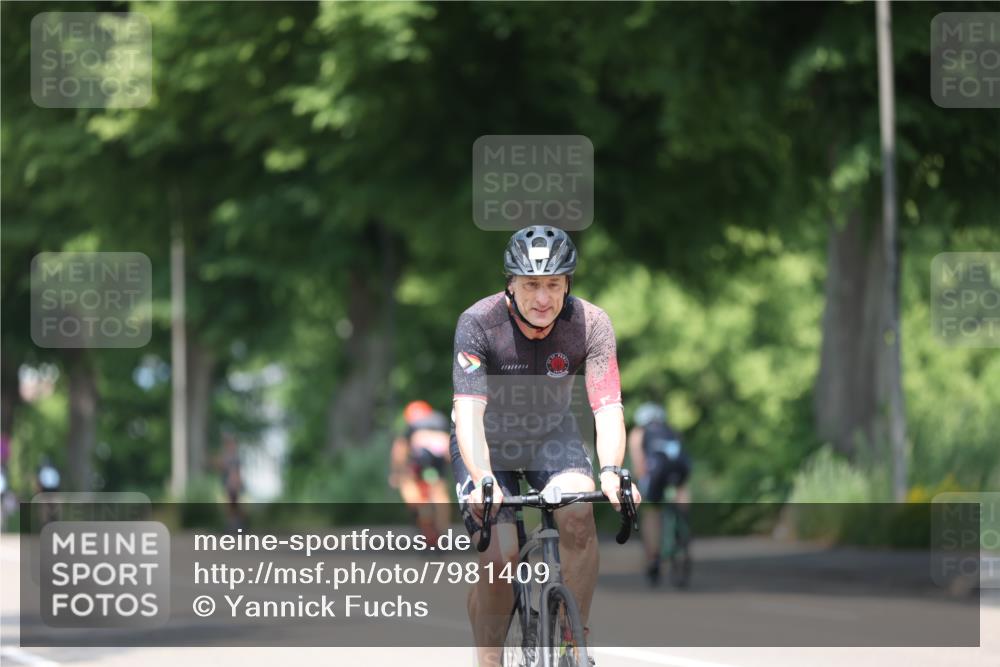 15.06.2025 - 7 Türme Triathlon Yannick Fuchs http://msf.ph/oto/7981409 15.06.2025 12:49:36 Radfahren 261, 366, 462, 638, 671 meine-sportfotos.de