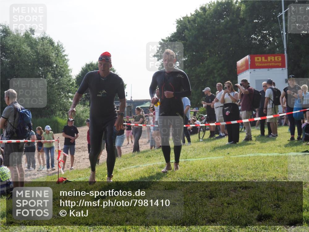 15.06.2025 - 27. Vierlanden-Triathlon KatJ http://msf.ph/oto/7981410 15.06.2025 08:46:07 Schwimmen 134, 142, 152, 194 meine-sportfotos.de