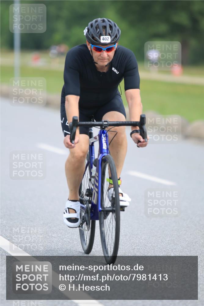 15.06.2025 - 27. Vierlanden-Triathlon H.Heesch http://msf.ph/oto/7981413 15.06.2025 10:47:45 Radfahren 168, 172, 396, 402, 1397 meine-sportfotos.de