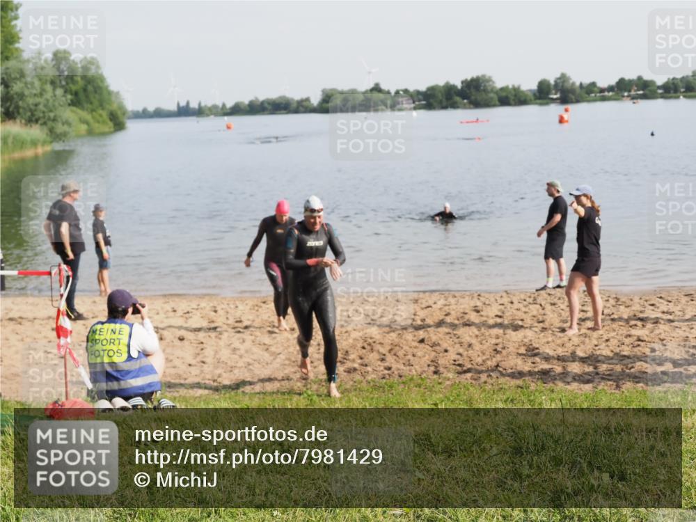 21.06.2025 - 27. Vierlanden-Triathlon MichiJ http://msf.ph/oto/7981429 15.06.2026 09:03:08 Schwimmen 219, 248 meine-sportfotos.de