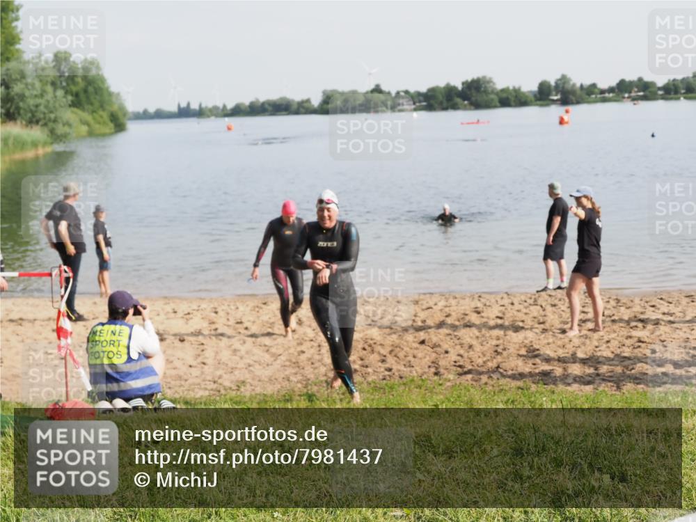 21.06.2025 - 27. Vierlanden-Triathlon MichiJ http://msf.ph/oto/7981437 15.06.2026 09:03:08 Schwimmen 219, 248 meine-sportfotos.de