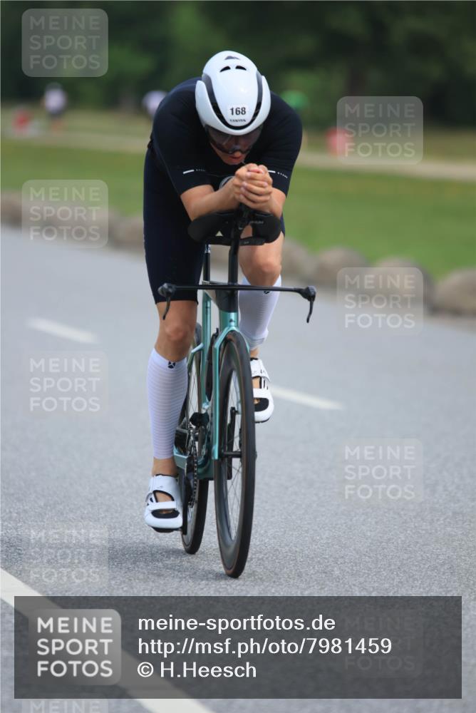 15.06.2025 - 27. Vierlanden-Triathlon H.Heesch http://msf.ph/oto/7981459 15.06.2025 10:47:52 Radfahren 27, 37, 168, 172, 396, 1397 meine-sportfotos.de