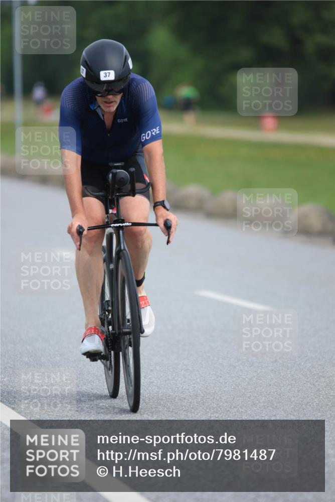 15.06.2025 - 27. Vierlanden-Triathlon H.Heesch http://msf.ph/oto/7981487 15.06.2025 10:47:56 Radfahren 27, 37, 109, 142, 168, 172 meine-sportfotos.de