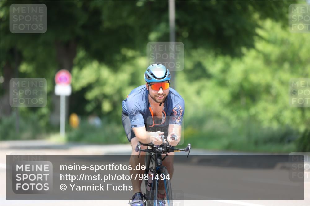 15.06.2025 - 7 Türme Triathlon Yannick Fuchs http://msf.ph/oto/7981494 15.06.2025 12:49:44 Radfahren 260, 462, 511 meine-sportfotos.de