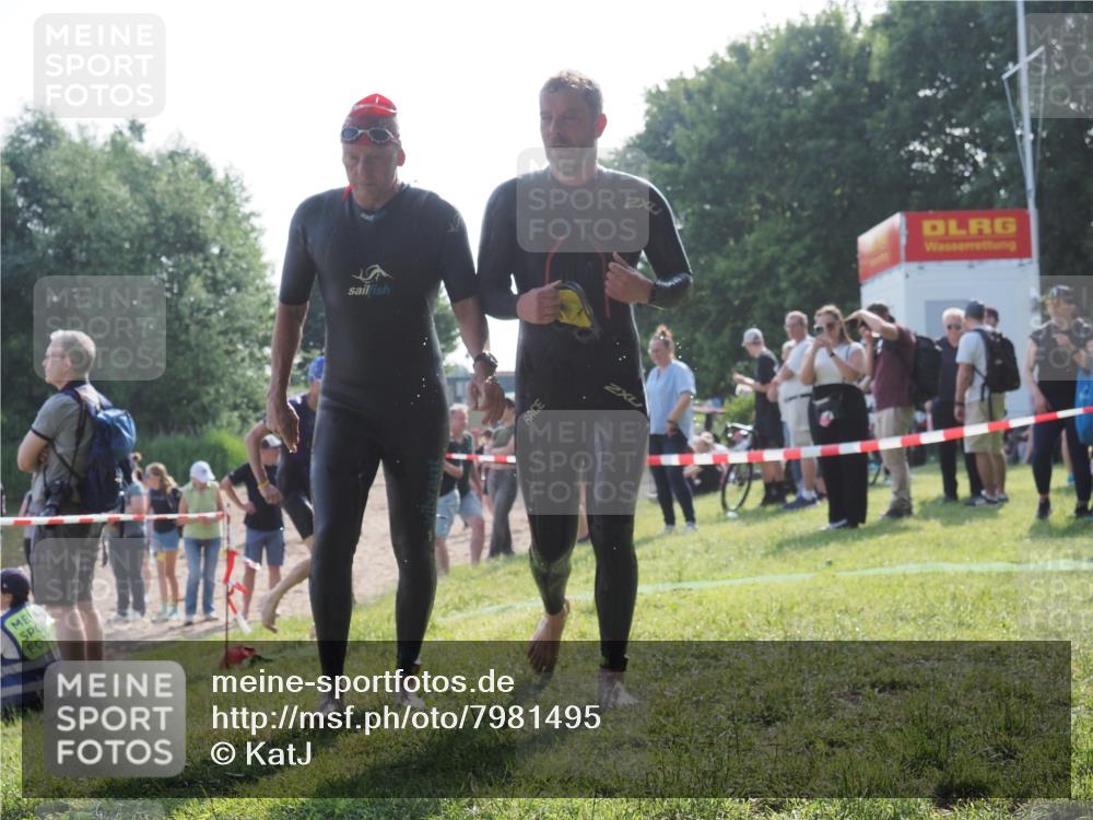 15.06.2025 - 27. Vierlanden-Triathlon KatJ http://msf.ph/oto/7981495 15.06.2025 08:46:09 Schwimmen 134, 142, 152, 194 meine-sportfotos.de