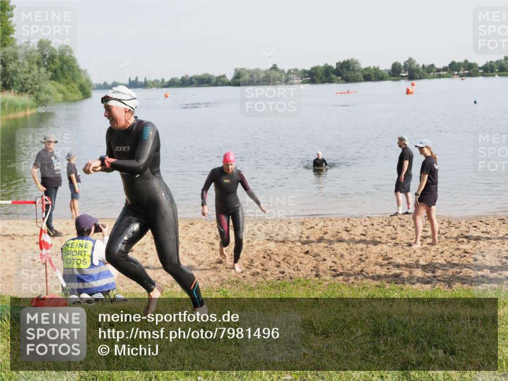 21.06.2025 - 27. Vierlanden-Triathlon MichiJ http://msf.ph/oto/7981496 15.06.2026 09:03:10 Schwimmen 219, 248 meine-sportfotos.de