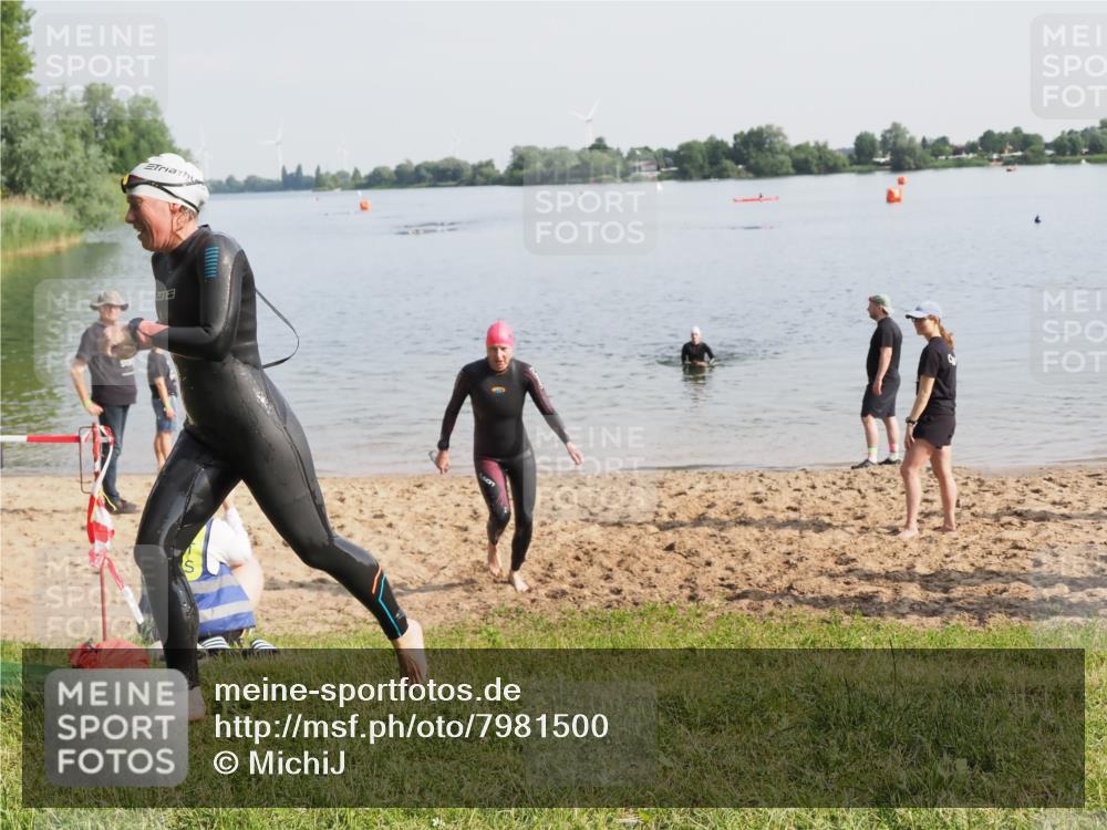 21.06.2025 - 27. Vierlanden-Triathlon MichiJ http://msf.ph/oto/7981500 15.06.2026 09:03:10 Schwimmen 219, 248 meine-sportfotos.de