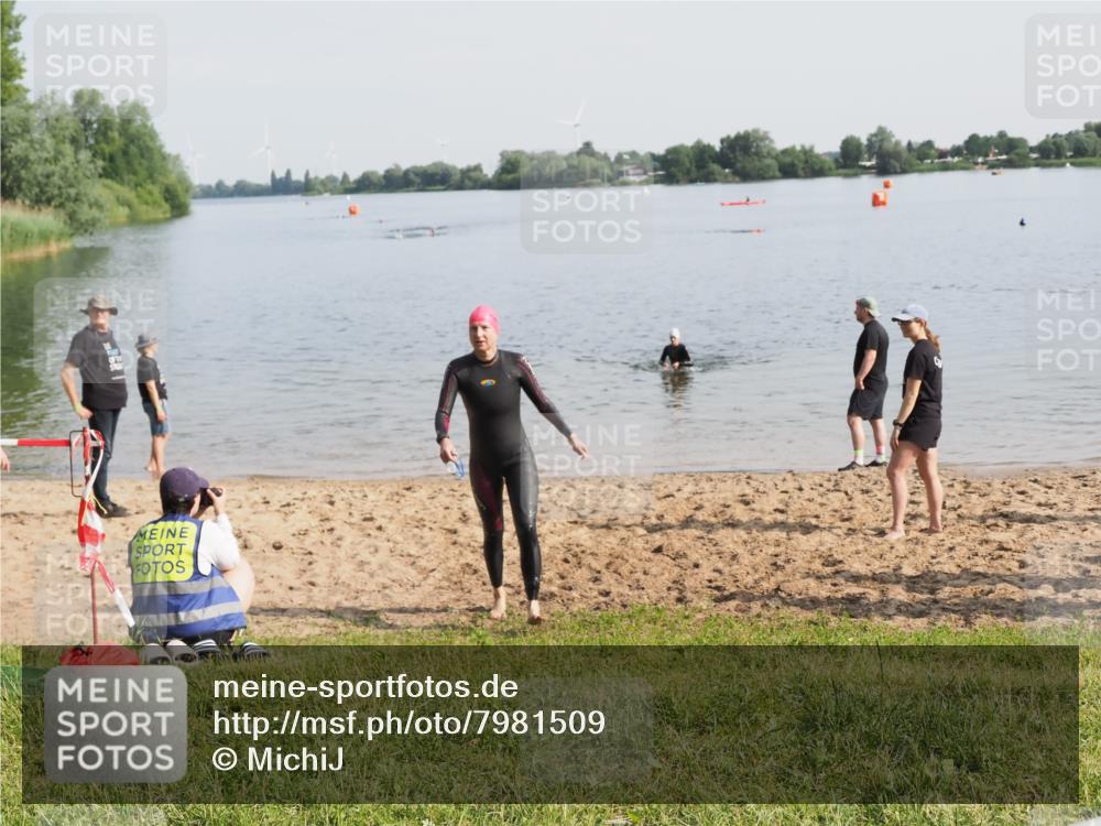21.06.2025 - 27. Vierlanden-Triathlon MichiJ http://msf.ph/oto/7981509 15.06.2026 09:03:10 Schwimmen 219, 248 meine-sportfotos.de