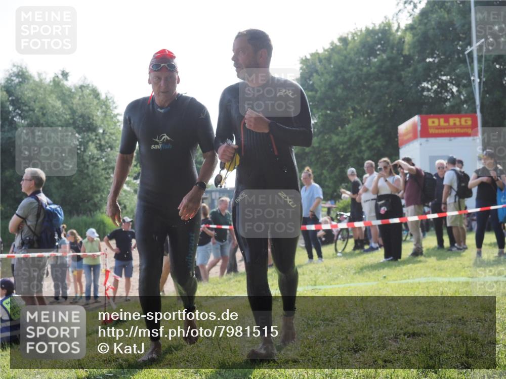 15.06.2025 - 27. Vierlanden-Triathlon KatJ http://msf.ph/oto/7981515 15.06.2025 08:46:09 Schwimmen 134, 142, 152, 194 meine-sportfotos.de