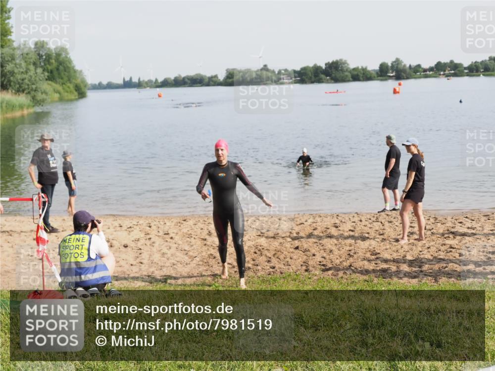 21.06.2025 - 27. Vierlanden-Triathlon MichiJ http://msf.ph/oto/7981519 15.06.2026 09:03:10 Schwimmen 219, 248 meine-sportfotos.de