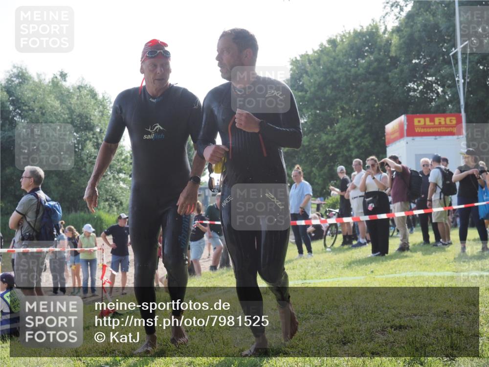 15.06.2025 - 27. Vierlanden-Triathlon KatJ http://msf.ph/oto/7981525 15.06.2025 08:46:09 Schwimmen 134, 142, 152, 194 meine-sportfotos.de