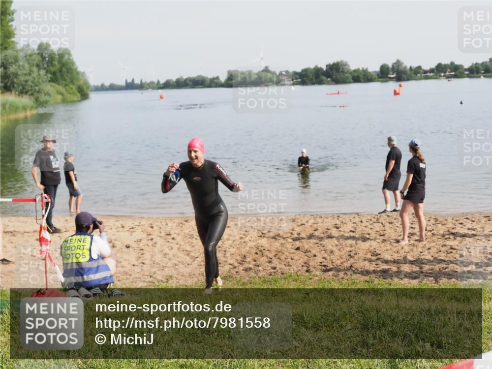 21.06.2025 - 27. Vierlanden-Triathlon MichiJ http://msf.ph/oto/7981558 15.06.2026 09:03:11 Schwimmen 219, 248 meine-sportfotos.de