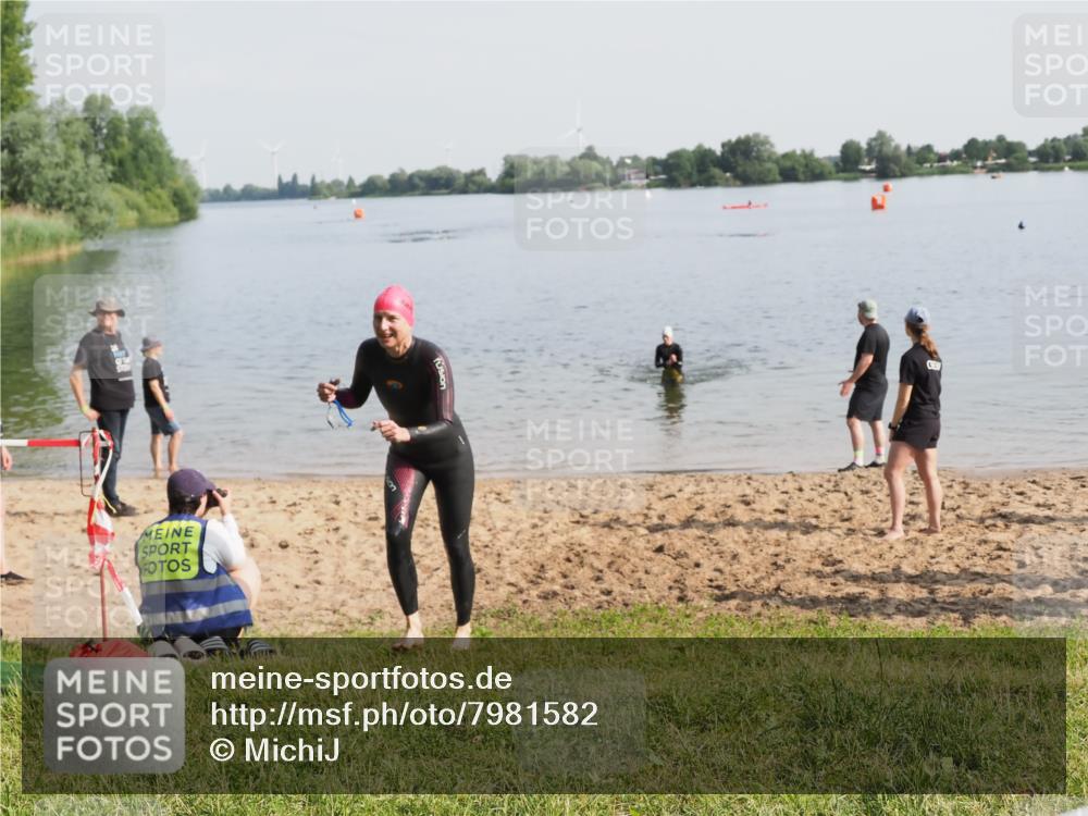 21.06.2025 - 27. Vierlanden-Triathlon MichiJ http://msf.ph/oto/7981582 15.06.2026 09:03:12 Schwimmen 219, 248 meine-sportfotos.de