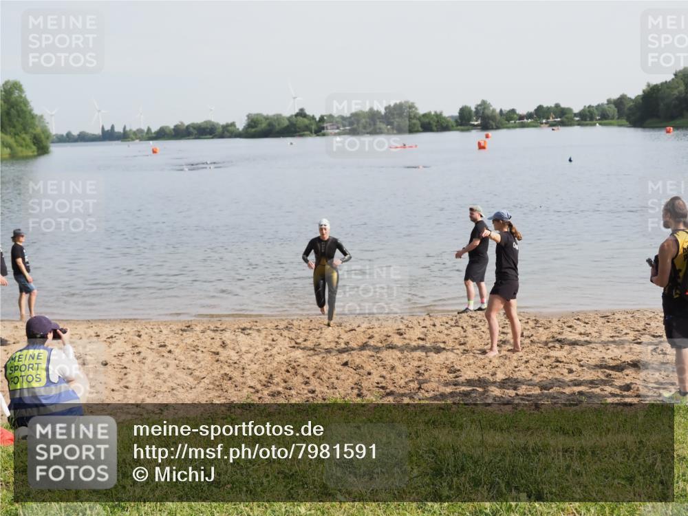 21.06.2025 - 27. Vierlanden-Triathlon MichiJ http://msf.ph/oto/7981591 15.06.2026 09:03:19 Schwimmen 220, 248 meine-sportfotos.de