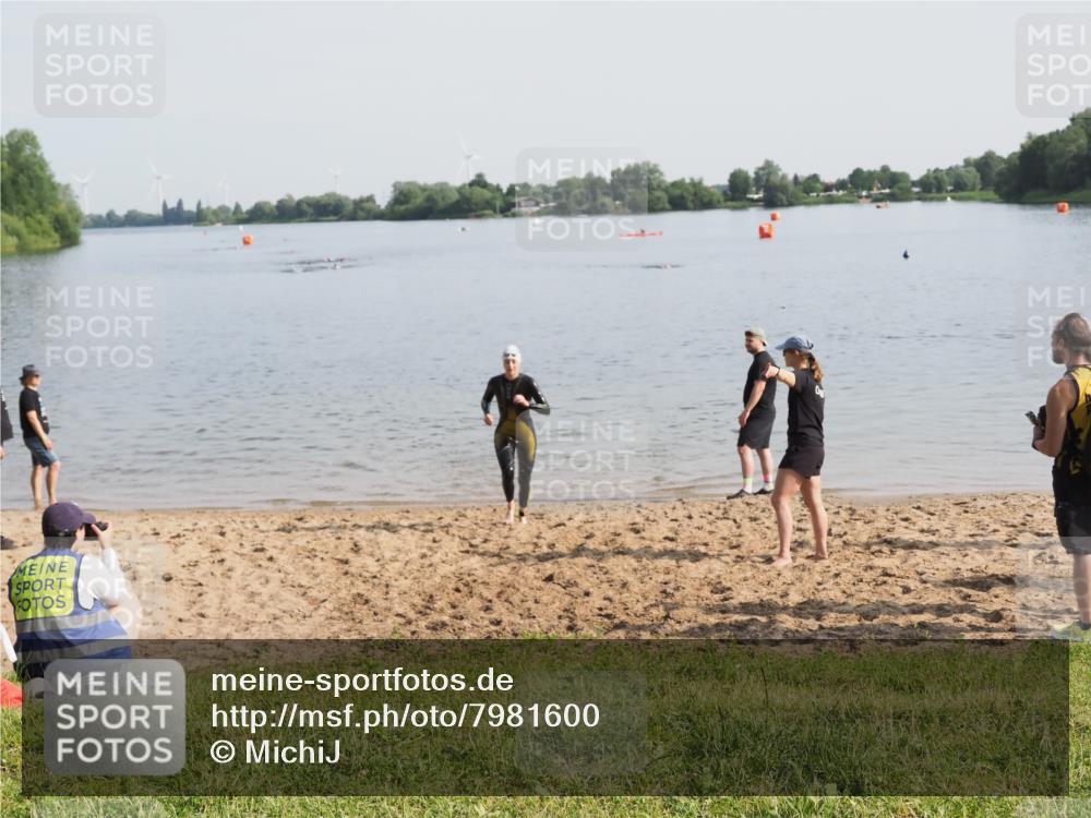 21.06.2025 - 27. Vierlanden-Triathlon MichiJ http://msf.ph/oto/7981600 15.06.2026 09:03:19 Schwimmen 220, 248 meine-sportfotos.de