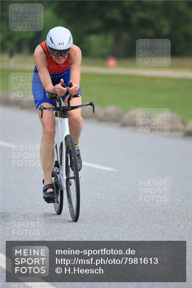 15.06.2025 - 27. Vierlanden-Triathlon H.Heesch http://msf.ph/oto/7981613 15.06.2025 10:48:33 Radfahren 167, 376, 512 meine-sportfotos.de