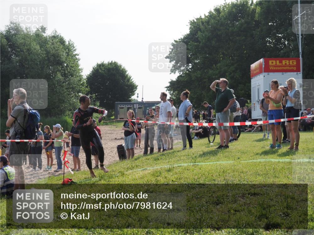 15.06.2025 - 27. Vierlanden-Triathlon KatJ http://msf.ph/oto/7981624 15.06.2025 08:46:44 Schwimmen 161 meine-sportfotos.de