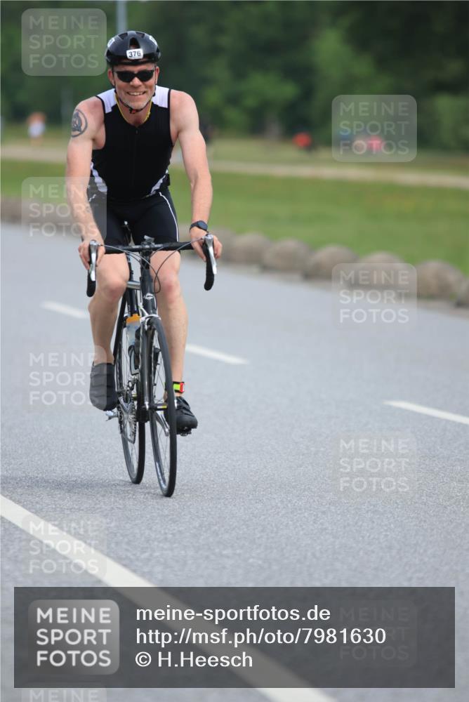 15.06.2025 - 27. Vierlanden-Triathlon H.Heesch http://msf.ph/oto/7981630 15.06.2025 10:48:35 Radfahren 167, 376, 512 meine-sportfotos.de