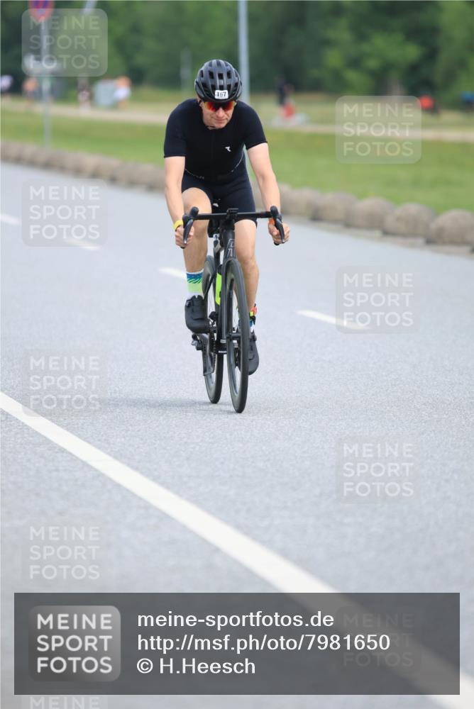 15.06.2025 - 27. Vierlanden-Triathlon H.Heesch http://msf.ph/oto/7981650 15.06.2025 10:48:38 Radfahren 167, 376 meine-sportfotos.de
