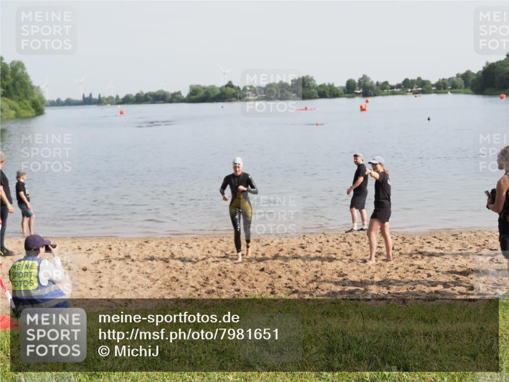 21.06.2025 - 27. Vierlanden-Triathlon MichiJ http://msf.ph/oto/7981651 15.06.2026 09:03:20 Schwimmen 220 meine-sportfotos.de
