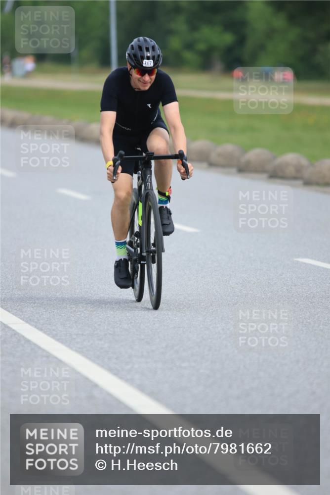 15.06.2025 - 27. Vierlanden-Triathlon H.Heesch http://msf.ph/oto/7981662 15.06.2025 10:48:39 Radfahren 167, 376 meine-sportfotos.de