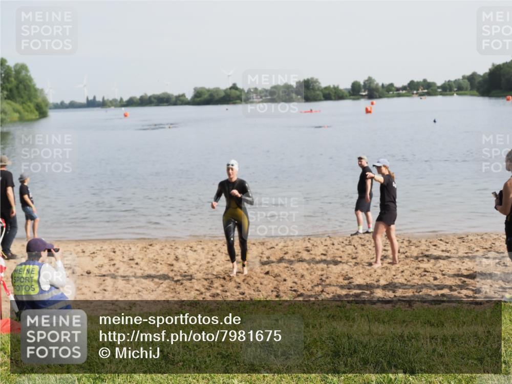 21.06.2025 - 27. Vierlanden-Triathlon MichiJ http://msf.ph/oto/7981675 15.06.2026 09:03:20 Schwimmen 220 meine-sportfotos.de