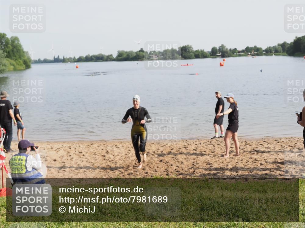 21.06.2025 - 27. Vierlanden-Triathlon MichiJ http://msf.ph/oto/7981689 15.06.2026 09:03:20 Schwimmen 220 meine-sportfotos.de