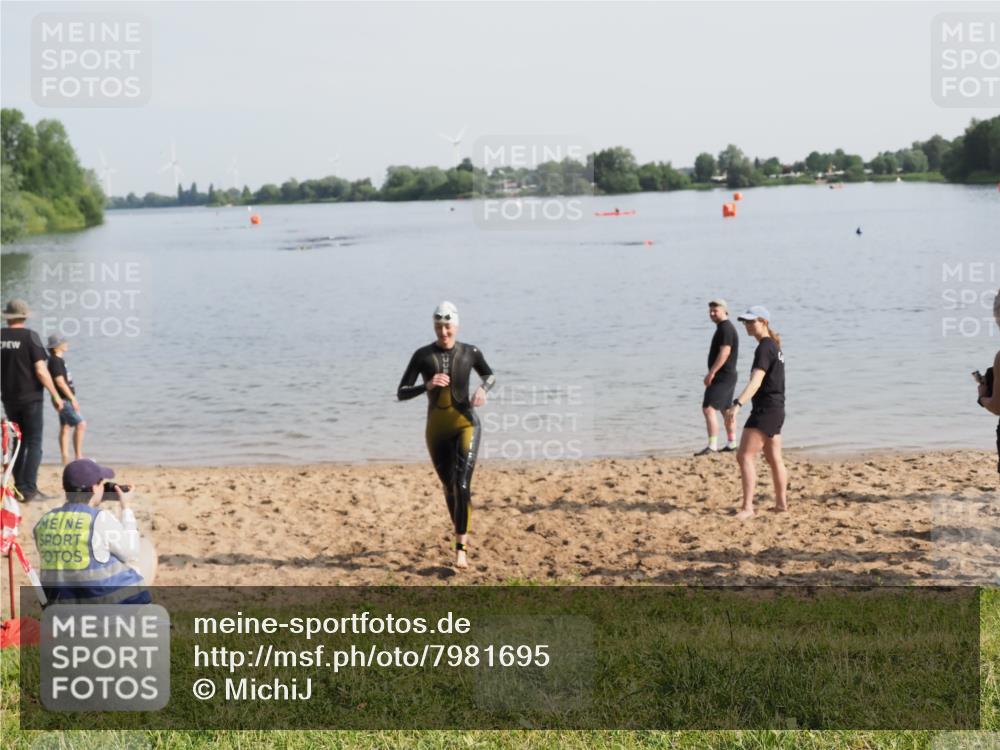 21.06.2025 - 27. Vierlanden-Triathlon MichiJ http://msf.ph/oto/7981695 15.06.2026 09:03:21 Schwimmen 220 meine-sportfotos.de