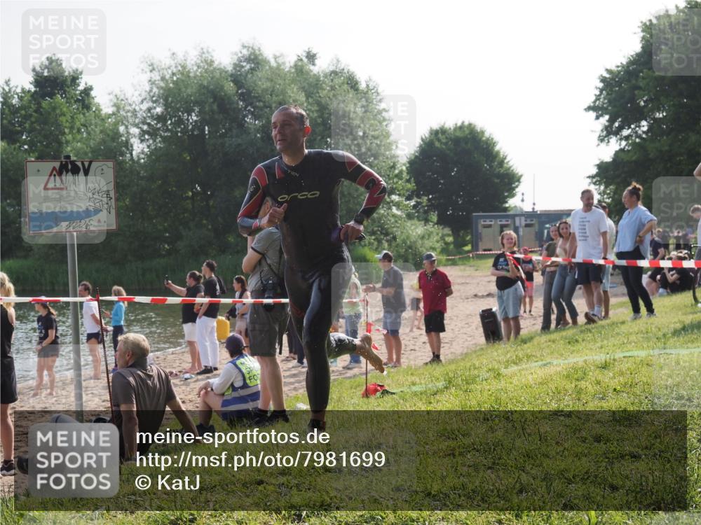 15.06.2025 - 27. Vierlanden-Triathlon KatJ http://msf.ph/oto/7981699 15.06.2025 08:46:45 Schwimmen 161 meine-sportfotos.de