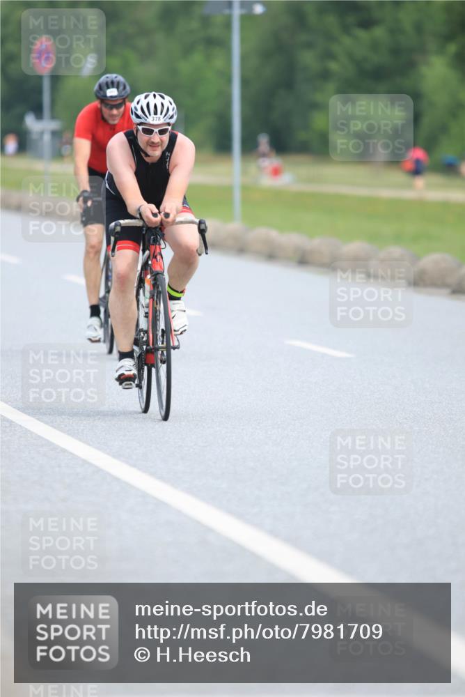 15.06.2025 - 27. Vierlanden-Triathlon H.Heesch http://msf.ph/oto/7981709 15.06.2025 10:48:57 Radfahren 229, 358, 378, 440, 469 meine-sportfotos.de
