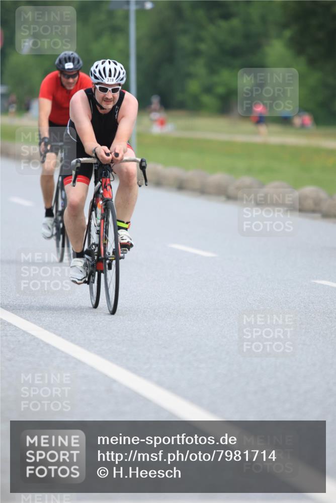 15.06.2025 - 27. Vierlanden-Triathlon H.Heesch http://msf.ph/oto/7981714 15.06.2025 10:48:57 Radfahren 229, 358, 378, 440, 469 meine-sportfotos.de