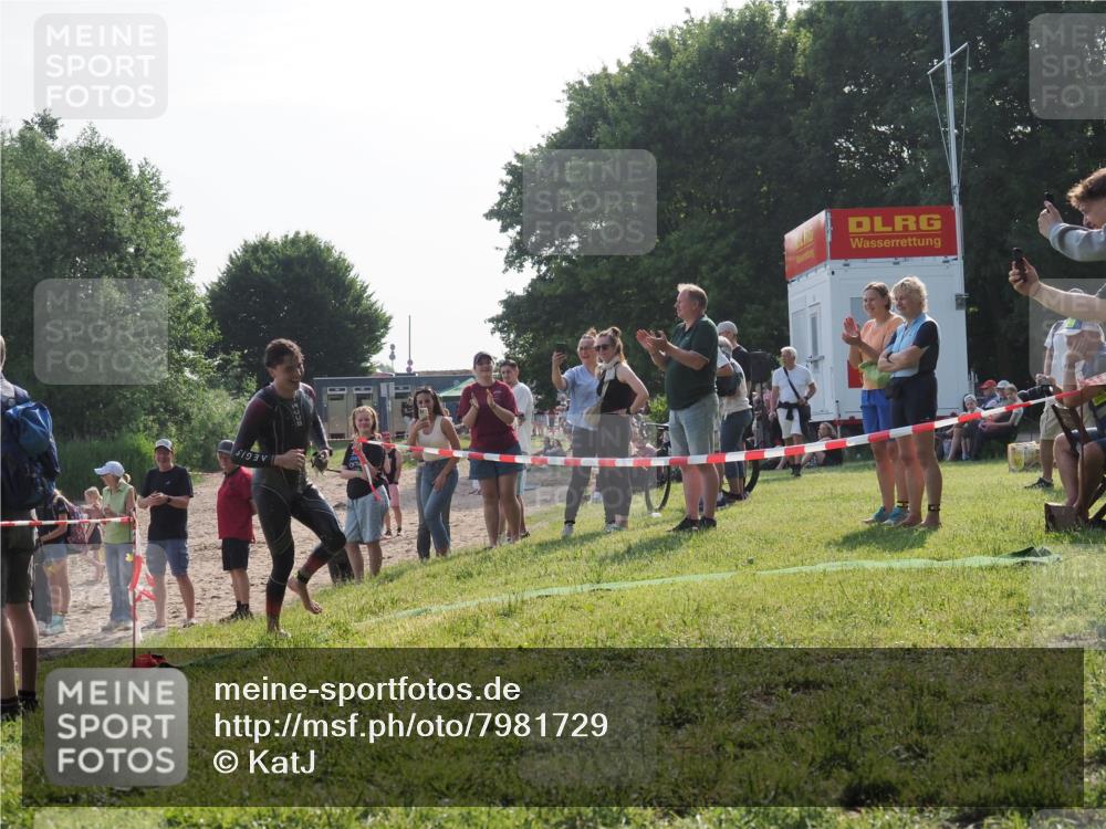 15.06.2025 - 27. Vierlanden-Triathlon KatJ http://msf.ph/oto/7981729 15.06.2025 08:47:37 Schwimmen 48 meine-sportfotos.de