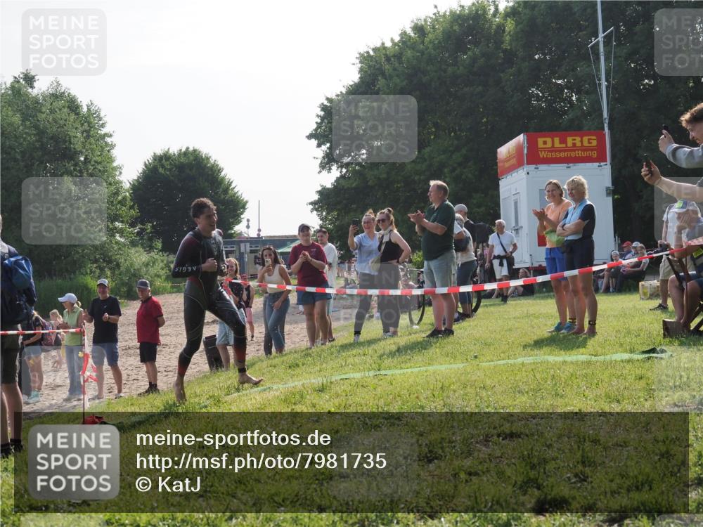 15.06.2025 - 27. Vierlanden-Triathlon KatJ http://msf.ph/oto/7981735 15.06.2025 08:47:37 Schwimmen 48 meine-sportfotos.de