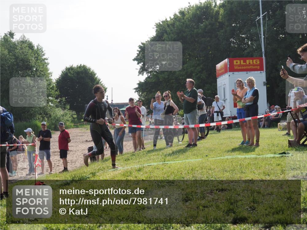 15.06.2025 - 27. Vierlanden-Triathlon KatJ http://msf.ph/oto/7981741 15.06.2025 08:47:37 Schwimmen 48 meine-sportfotos.de