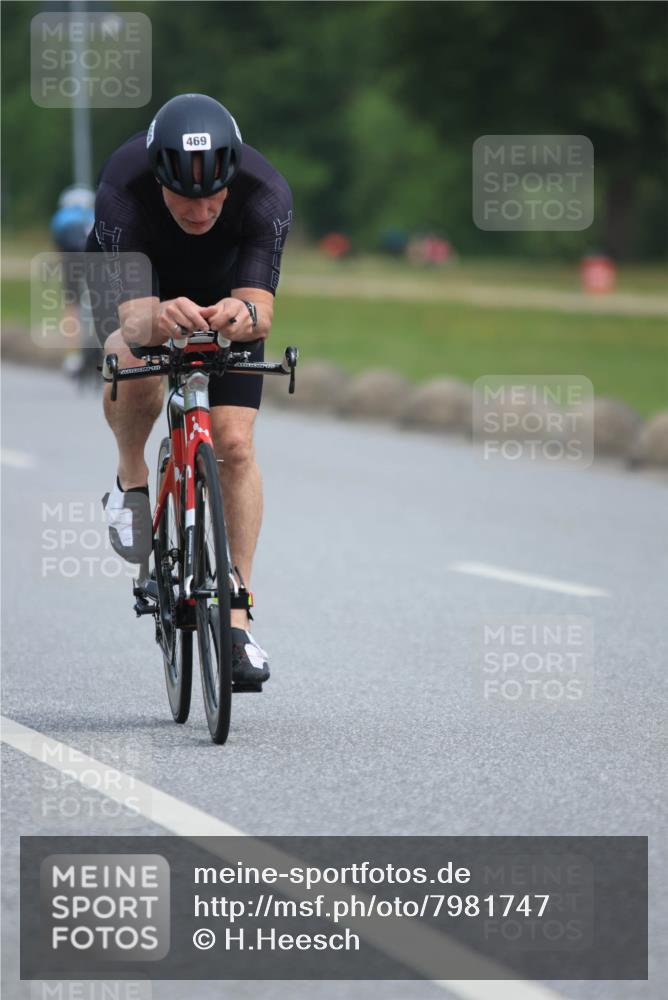 15.06.2025 - 27. Vierlanden-Triathlon H.Heesch http://msf.ph/oto/7981747 15.06.2025 10:49:03 Radfahren 115, 440, 469 meine-sportfotos.de