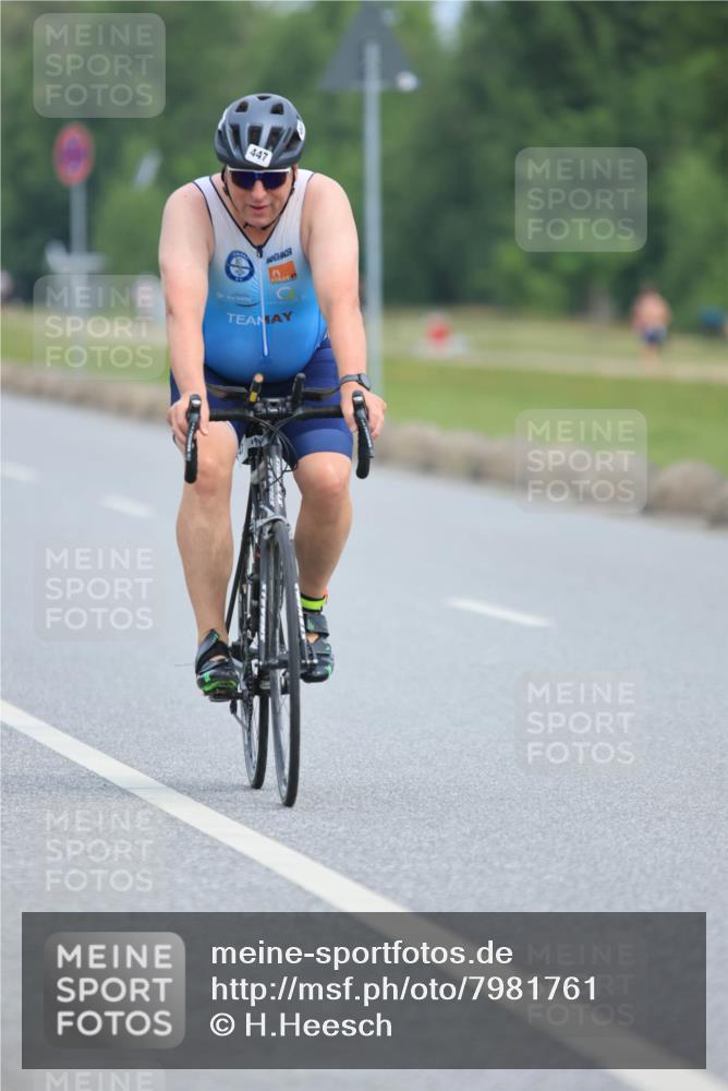 15.06.2025 - 27. Vierlanden-Triathlon H.Heesch http://msf.ph/oto/7981761 15.06.2025 10:49:13 Radfahren 6, 29, 115, 447 meine-sportfotos.de