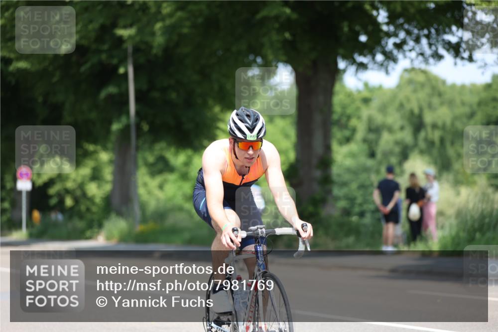 15.06.2025 - 7 Türme Triathlon Yannick Fuchs http://msf.ph/oto/7981769 15.06.2025 12:50:01 Radfahren  meine-sportfotos.de