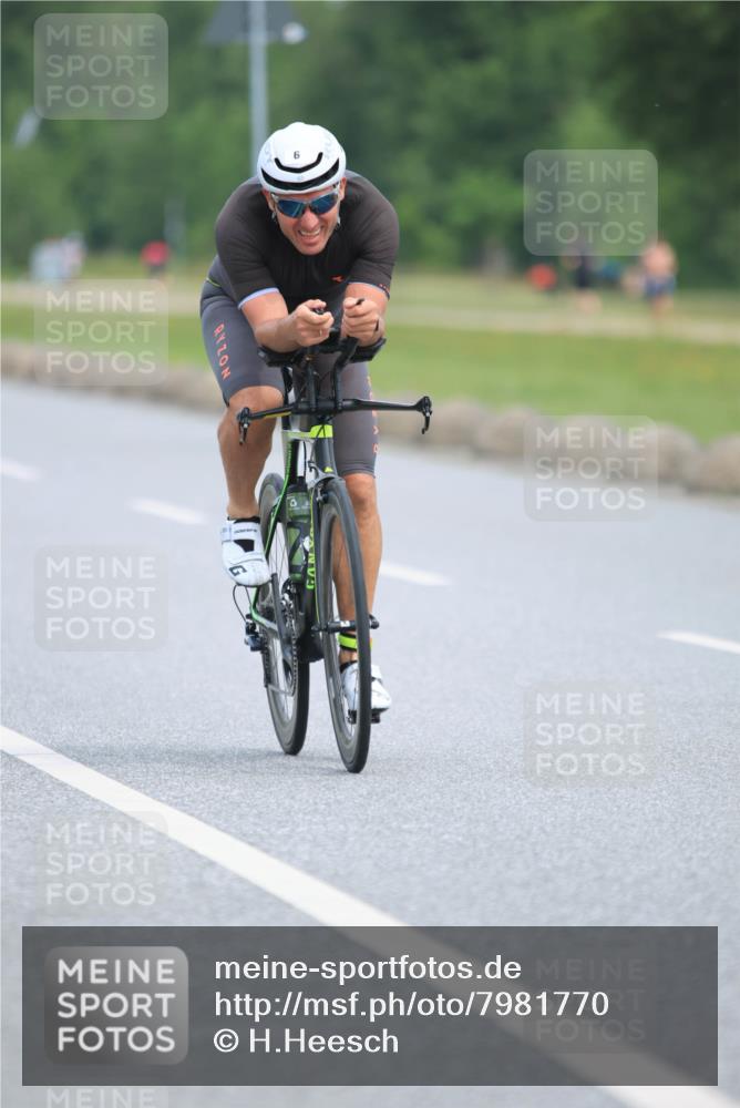 15.06.2025 - 27. Vierlanden-Triathlon H.Heesch http://msf.ph/oto/7981770 15.06.2025 10:49:17 Radfahren 6, 29, 447 meine-sportfotos.de