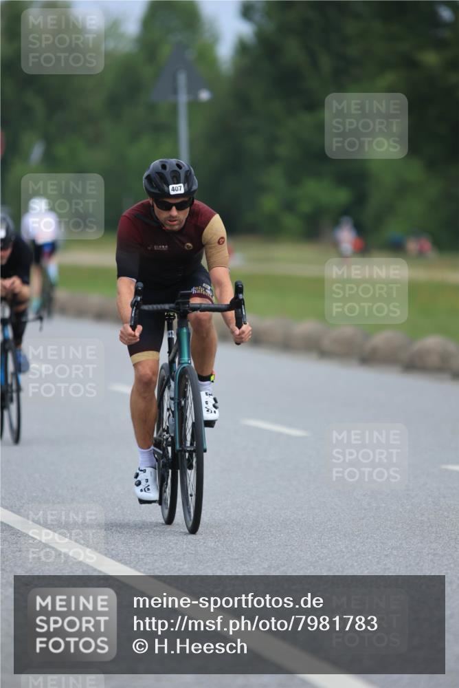 15.06.2025 - 27. Vierlanden-Triathlon H.Heesch http://msf.ph/oto/7981783 15.06.2025 10:49:38 Radfahren 4, 367, 407 meine-sportfotos.de