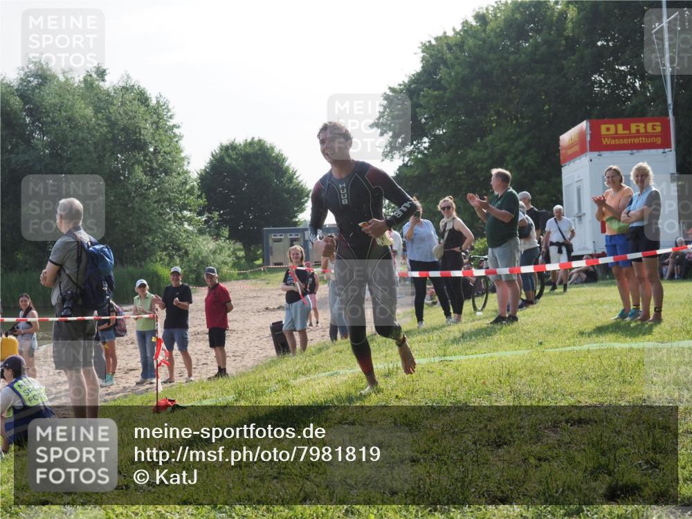 15.06.2025 - 27. Vierlanden-Triathlon KatJ http://msf.ph/oto/7981819 15.06.2025 08:47:38 Schwimmen 48 meine-sportfotos.de