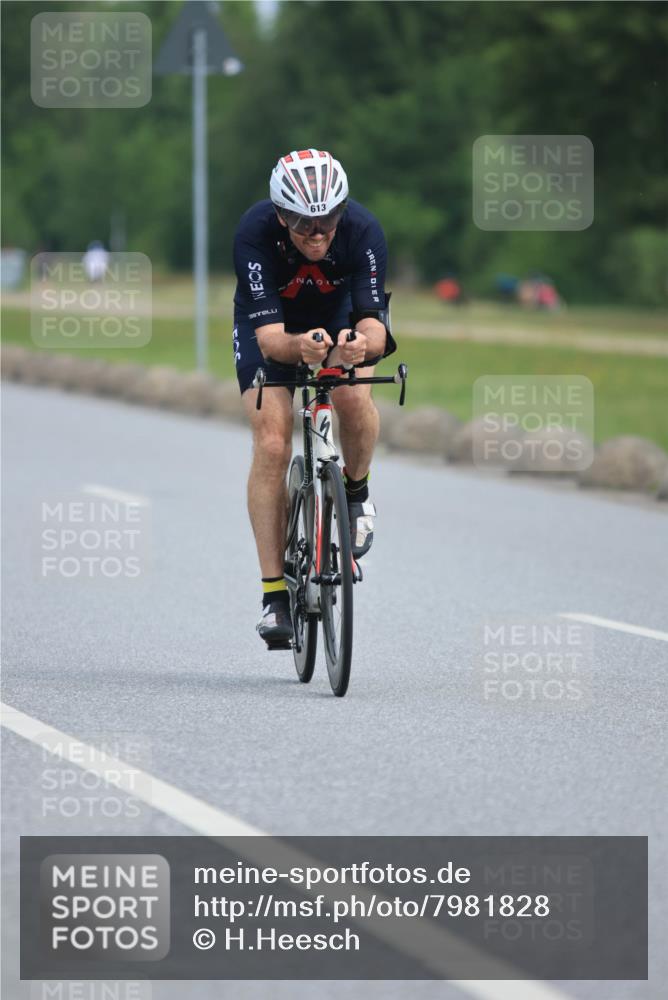 15.06.2025 - 27. Vierlanden-Triathlon H.Heesch http://msf.ph/oto/7981828 15.06.2025 10:49:46 Radfahren 232, 367, 613 meine-sportfotos.de