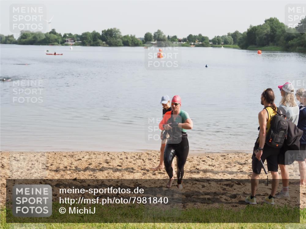 21.06.2025 - 27. Vierlanden-Triathlon MichiJ http://msf.ph/oto/7981840 15.06.2026 09:04:40 Schwimmen 247 meine-sportfotos.de