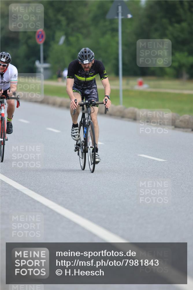 15.06.2025 - 27. Vierlanden-Triathlon H.Heesch http://msf.ph/oto/7981843 15.06.2025 10:49:54 Radfahren 150, 215, 232, 250, 394, 423 meine-sportfotos.de