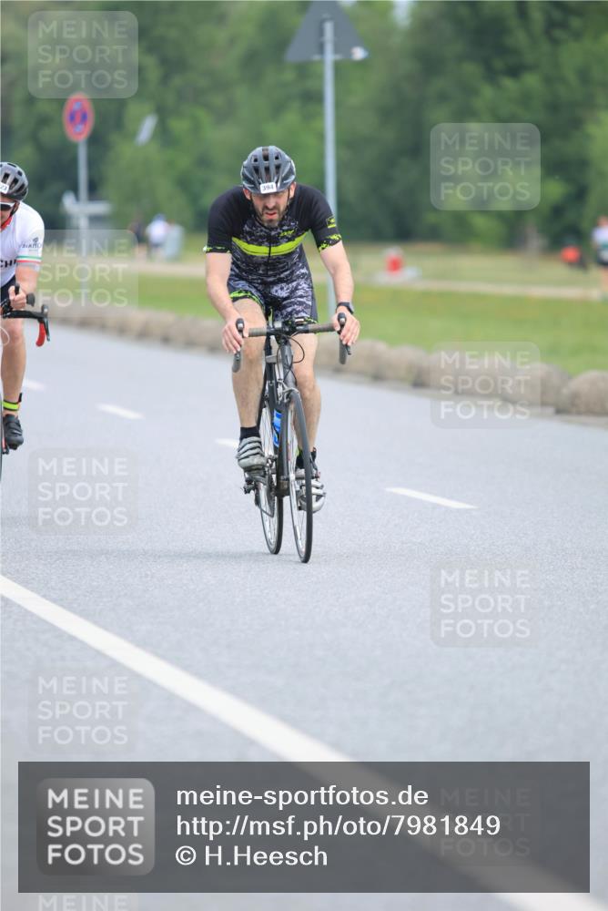 15.06.2025 - 27. Vierlanden-Triathlon H.Heesch http://msf.ph/oto/7981849 15.06.2025 10:49:54 Radfahren 150, 215, 232, 250, 394, 423 meine-sportfotos.de