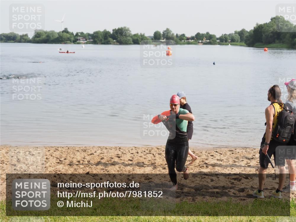 21.06.2025 - 27. Vierlanden-Triathlon MichiJ http://msf.ph/oto/7981852 15.06.2026 09:04:40 Schwimmen 247 meine-sportfotos.de