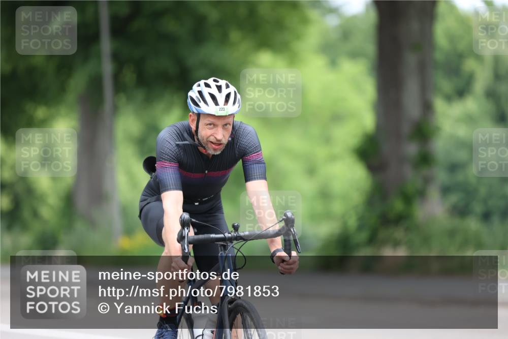15.06.2025 - 7 Türme Triathlon Yannick Fuchs http://msf.ph/oto/7981853 15.06.2025 11:26:30 Radfahren 223, 281 meine-sportfotos.de