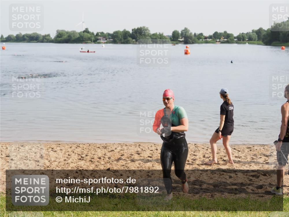 21.06.2025 - 27. Vierlanden-Triathlon MichiJ http://msf.ph/oto/7981892 15.06.2026 09:04:41 Schwimmen 247 meine-sportfotos.de
