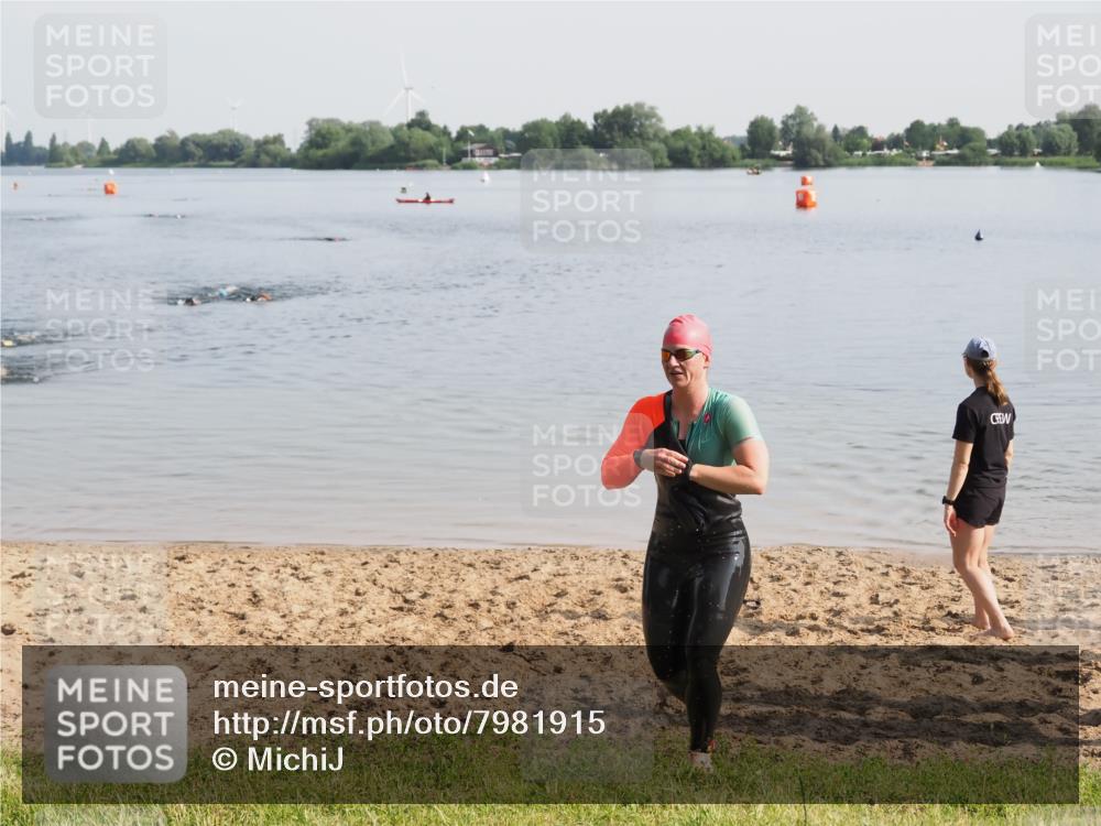 21.06.2025 - 27. Vierlanden-Triathlon MichiJ http://msf.ph/oto/7981915 15.06.2026 09:04:41 Schwimmen 247 meine-sportfotos.de