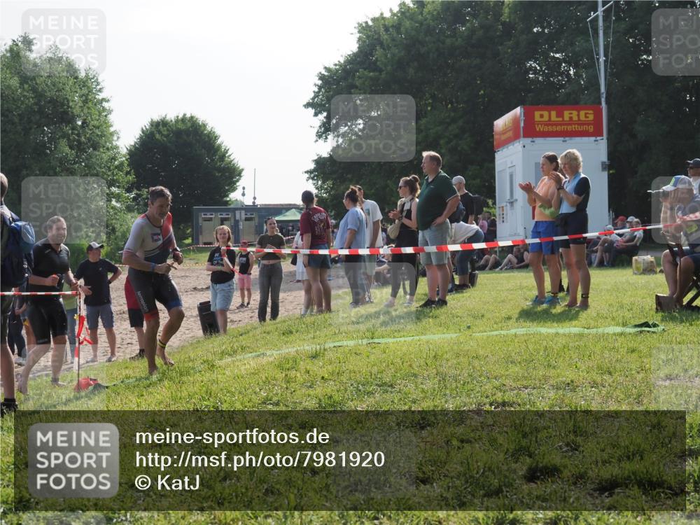 15.06.2025 - 27. Vierlanden-Triathlon KatJ http://msf.ph/oto/7981920 15.06.2025 08:47:58 Schwimmen 34, 193 meine-sportfotos.de